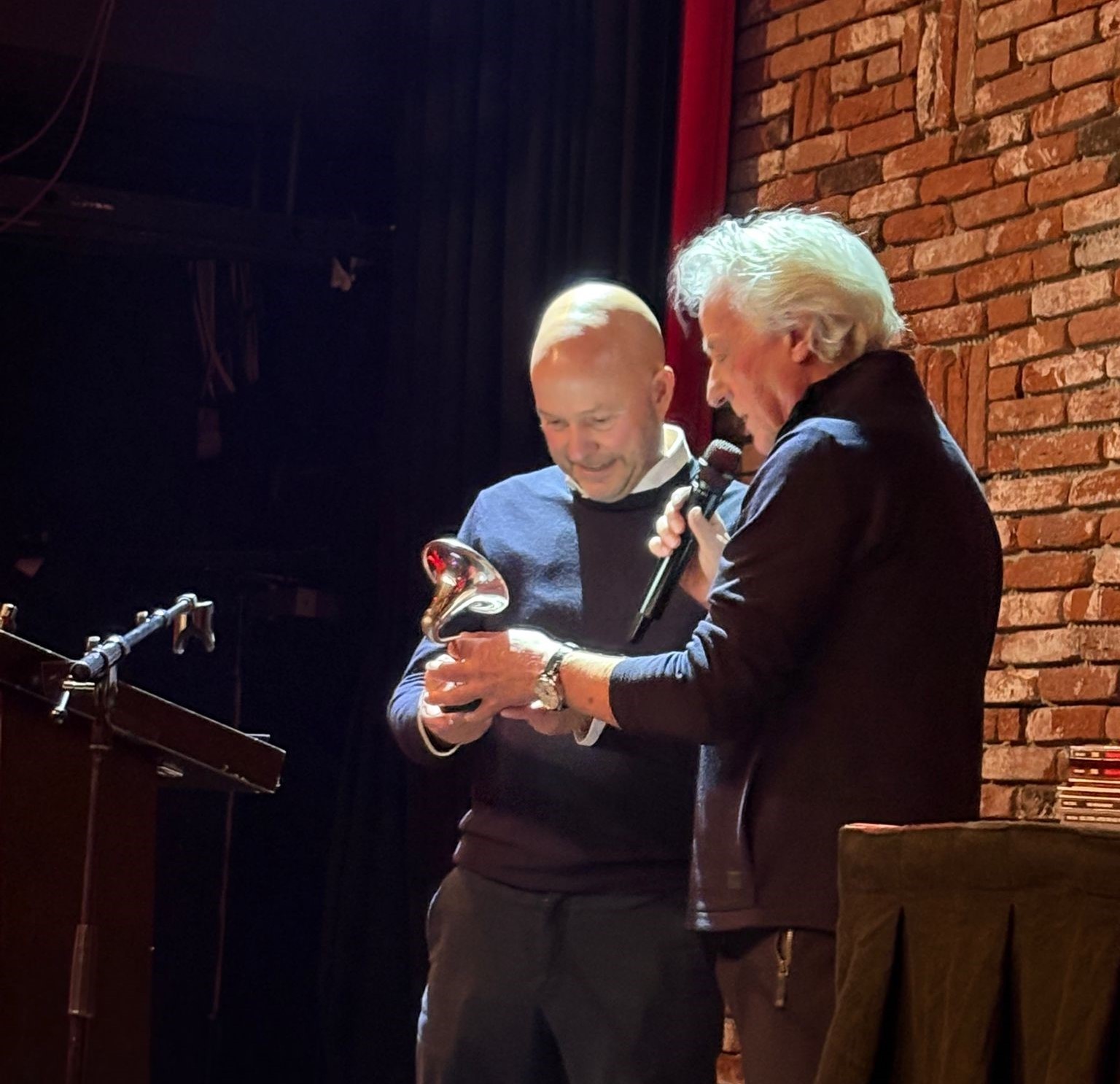 Zilveren fonograaf voor Kees van der Hoeven